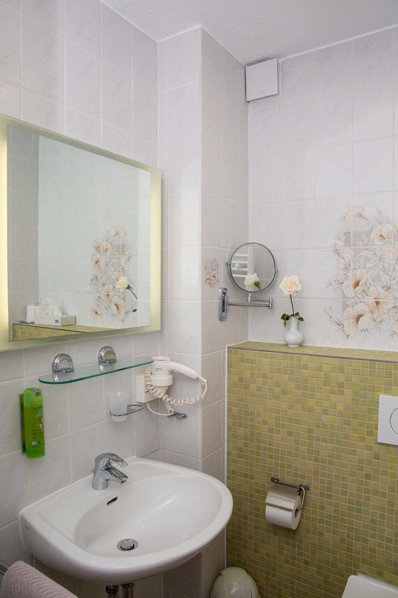 Das Fritz Hotel Schwerin Schoene Lage Im Gruenen Mit Regionaler Kueche Kostenfreien Parkplaetzen Und E Ladestation エクステリア 写真